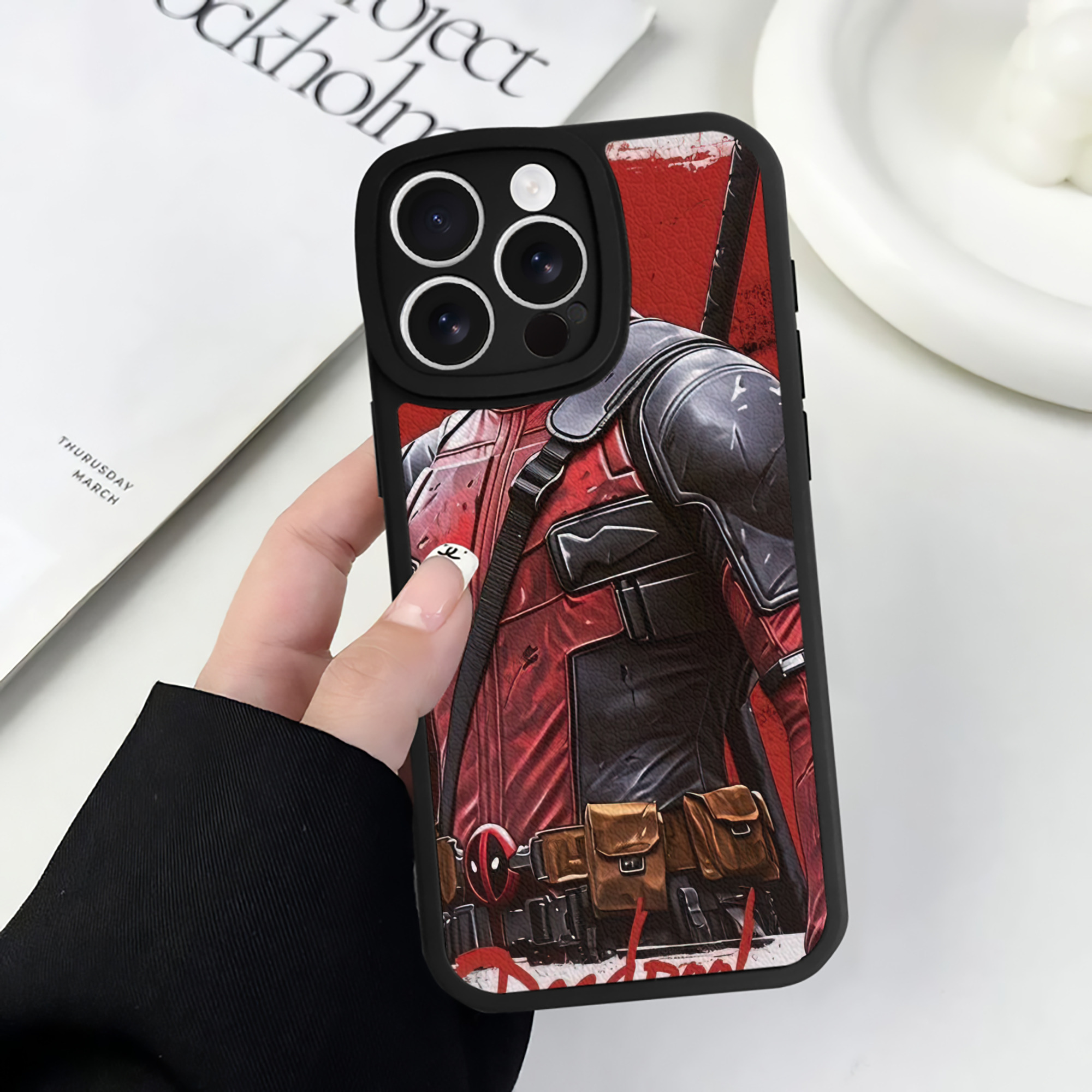 （画像用） Deadpool デッドプール 【iPhone 16シリーズ対応】シリコンスマホケース（レザー調） 材質：シリコン